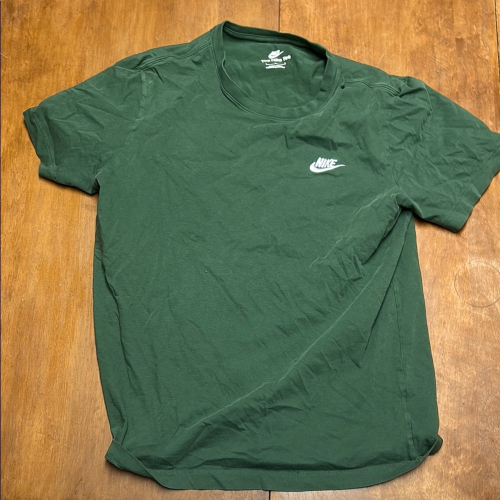 Nike Men's Green T-Shirt